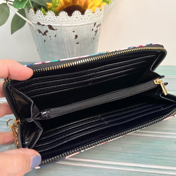Betsey Johnson Cute Floral Wallet Wristlet NWOT - Picture 5 of 8